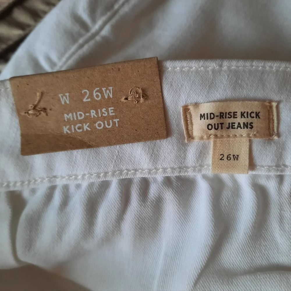 Madewell Women's Cropped White Jeans - Picture 4 of 8